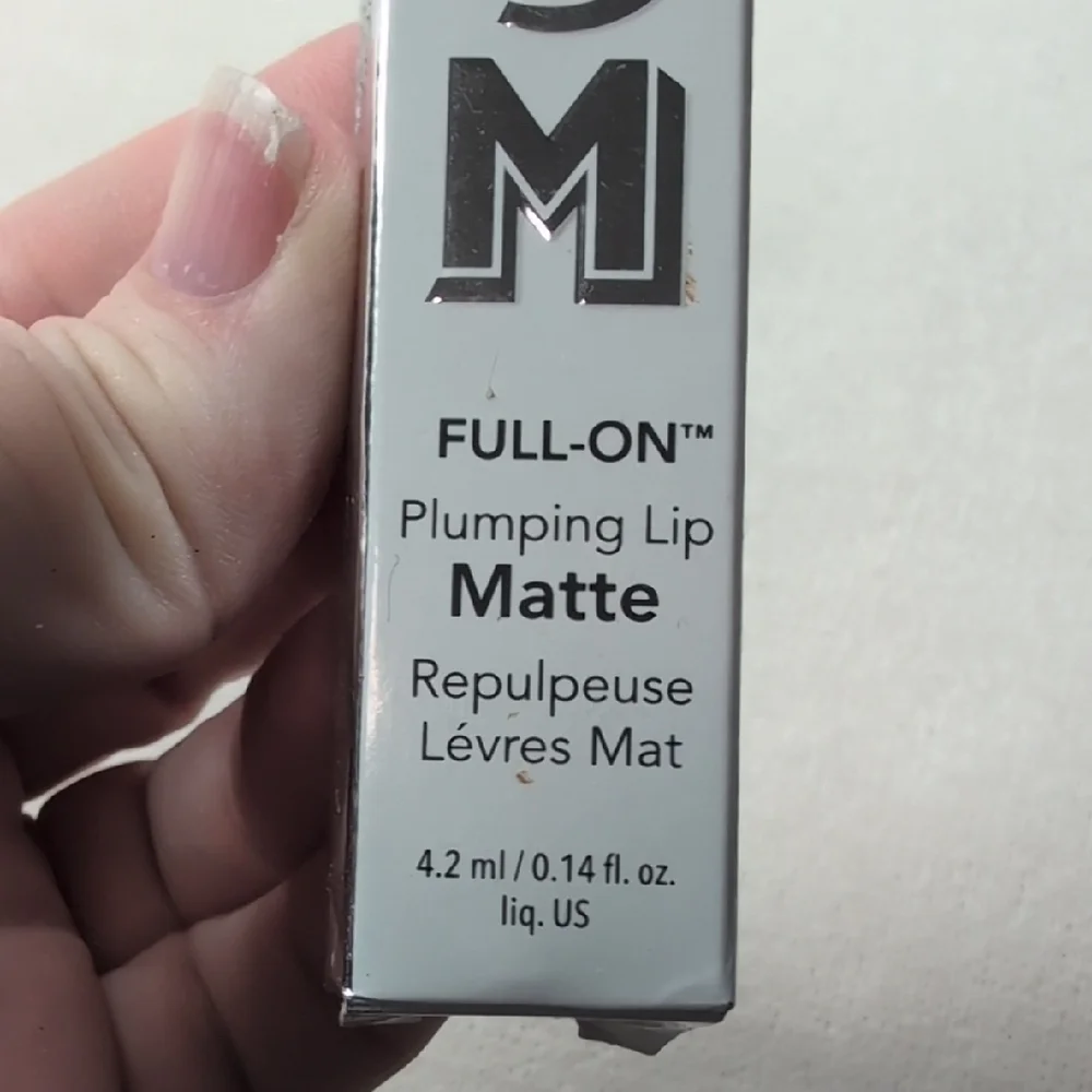 Buxom full plumping